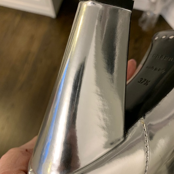 Burberry!! Limited Edition - Picture 8 of 10